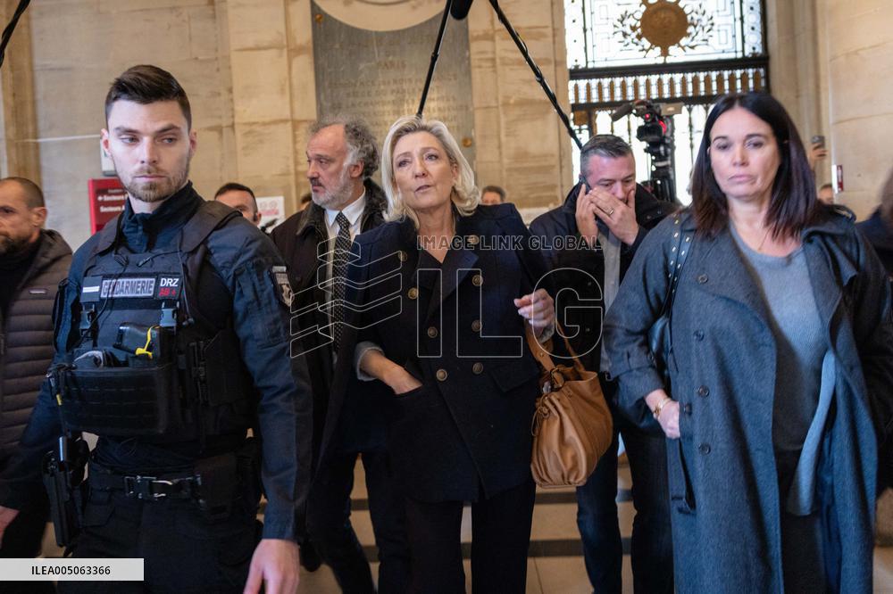 Trial of Marine Le Pen and RN s officials during a break - Paris AJ
