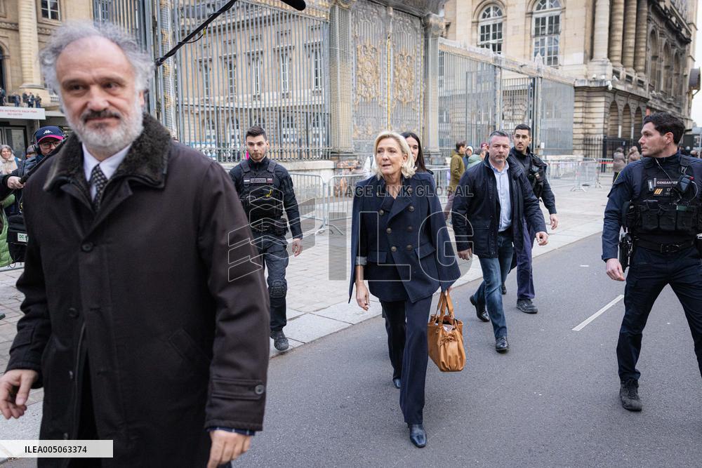Trial of Marine Le Pen and RN s officials during a break - Paris AJ