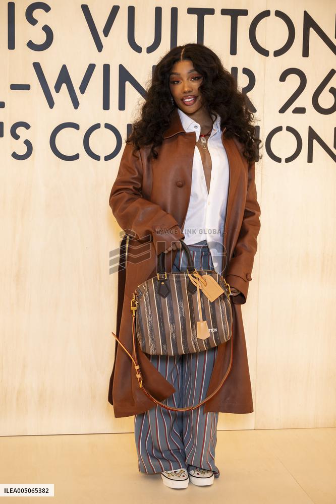 PFW Louis Vuitton Photocall EB