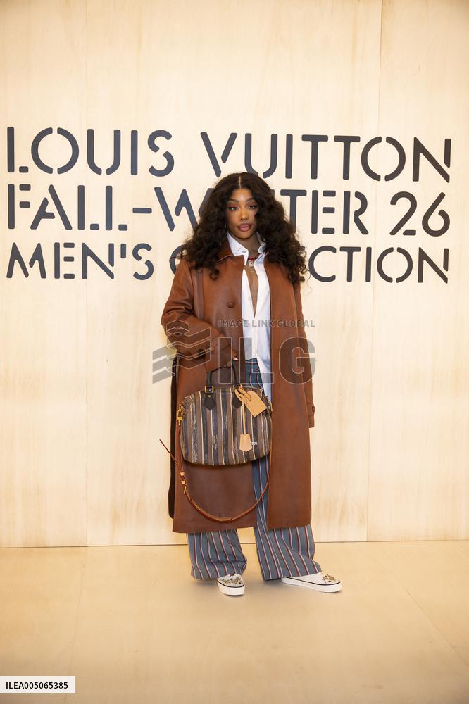 PFW Louis Vuitton Photocall EB