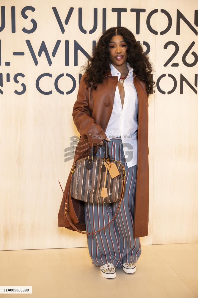 PFW Louis Vuitton Photocall EB