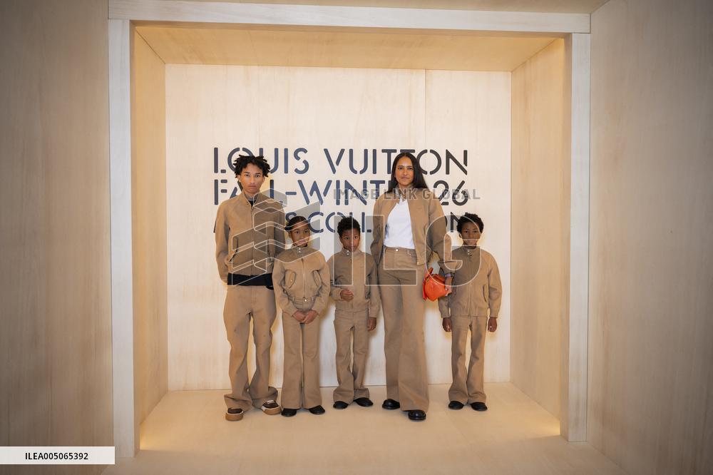 PFW Louis Vuitton Photocall EB