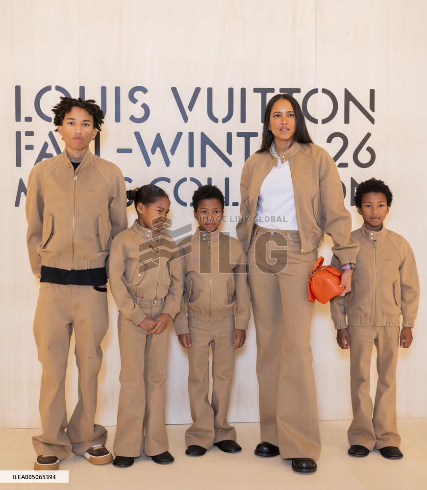 PFW Louis Vuitton Photocall EB