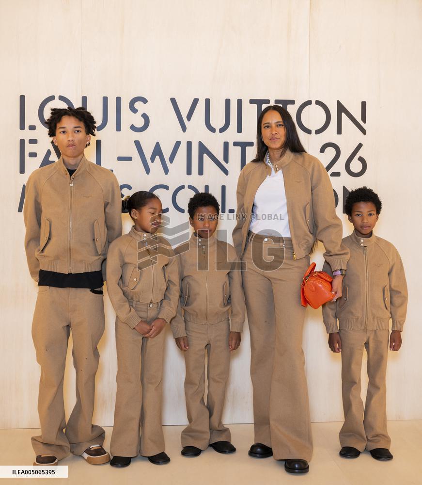 PFW Louis Vuitton Photocall EB