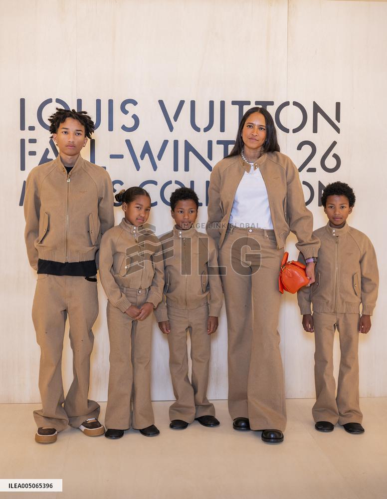PFW Louis Vuitton Photocall EB