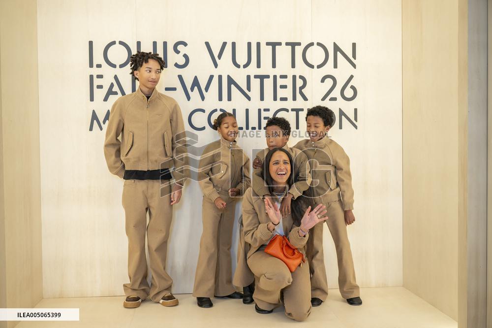 PFW Louis Vuitton Photocall EB