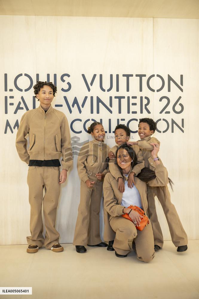 PFW Louis Vuitton Photocall EB