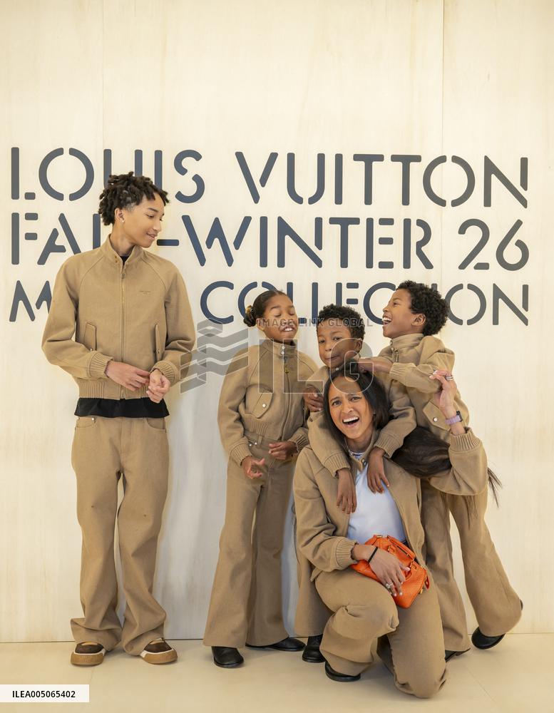 PFW Louis Vuitton Photocall EB