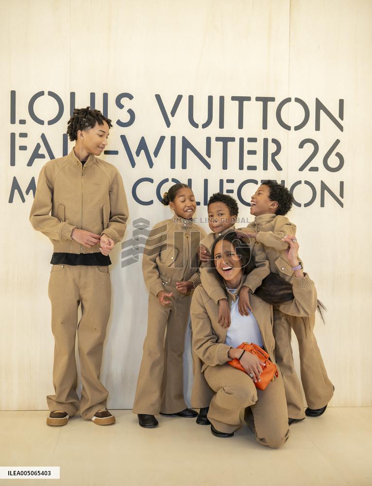PFW Louis Vuitton Photocall EB