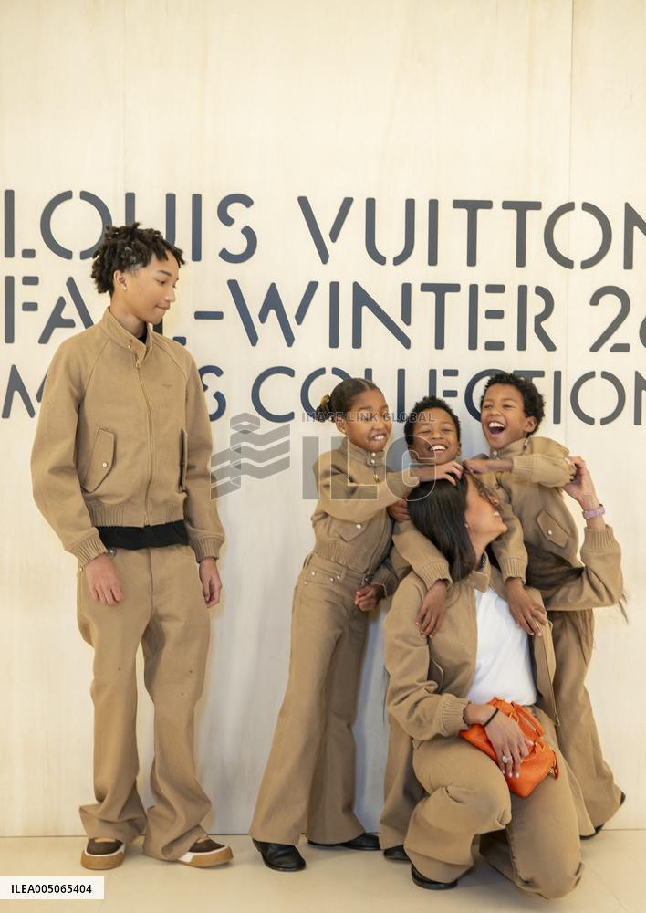 PFW Louis Vuitton Photocall EB
