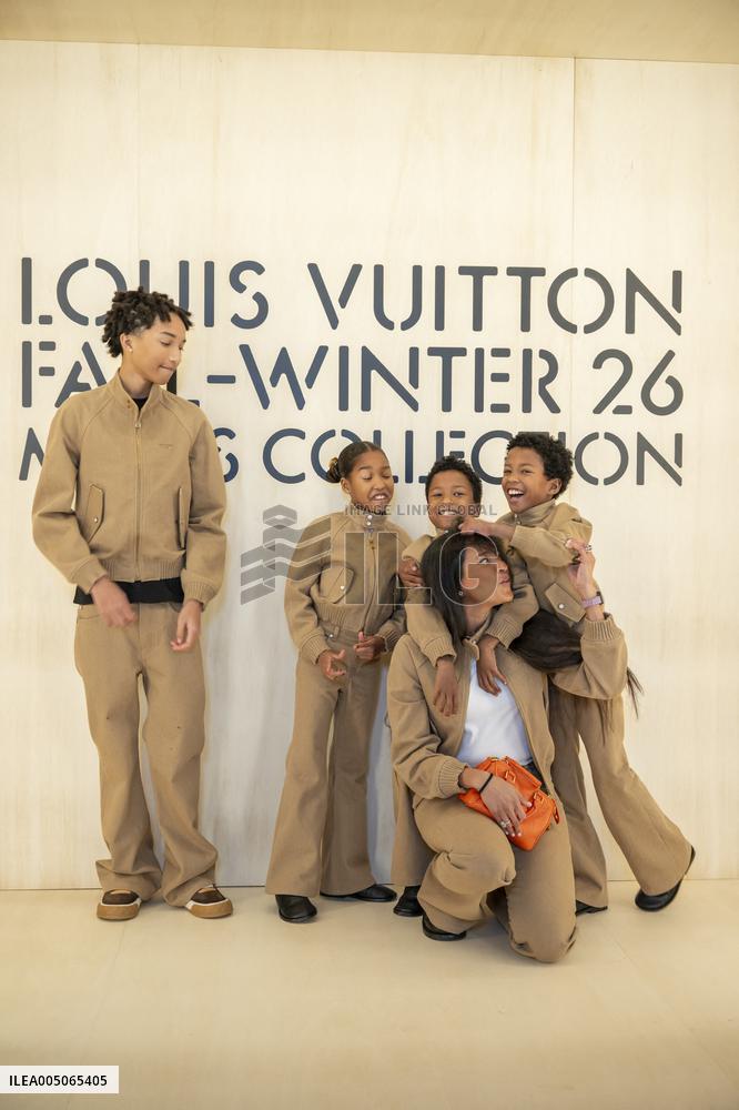 PFW Louis Vuitton Photocall EB