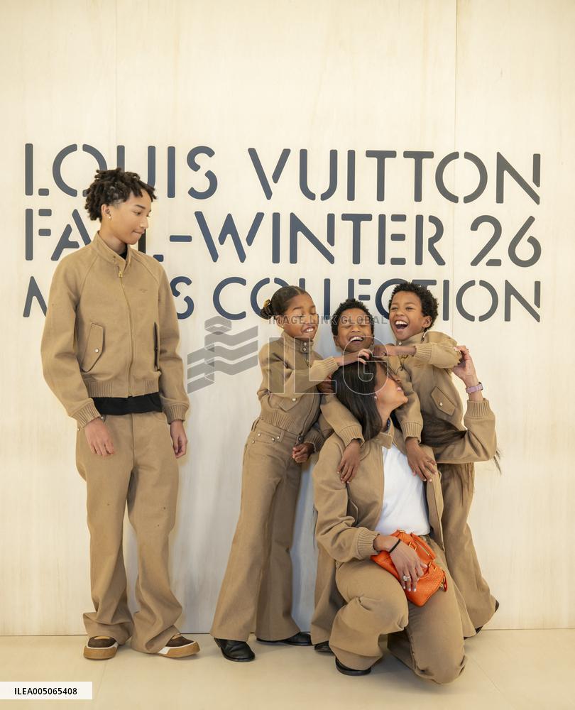 PFW Louis Vuitton Photocall EB