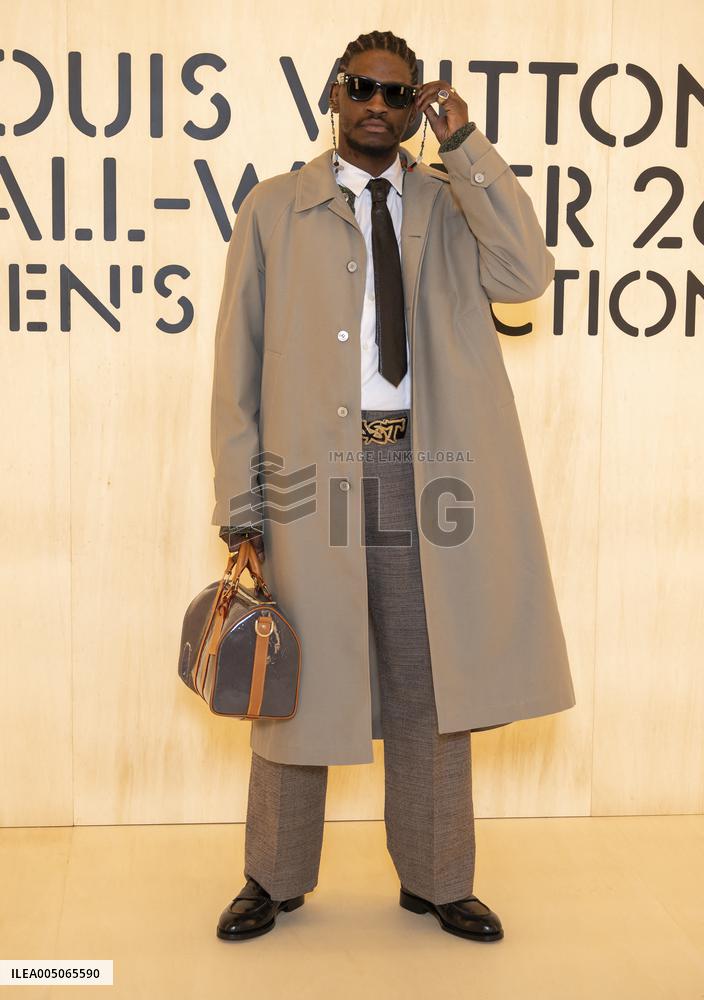 PFW Louis Vuitton Photocall EB