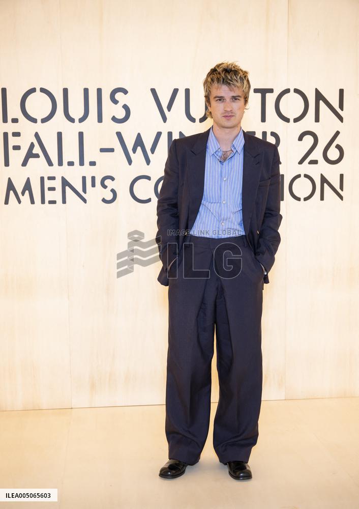 PFW Louis Vuitton Photocall EB