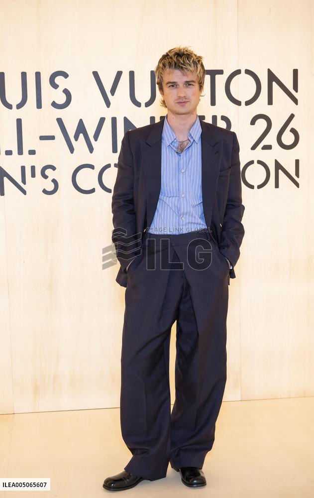 PFW Louis Vuitton Photocall EB