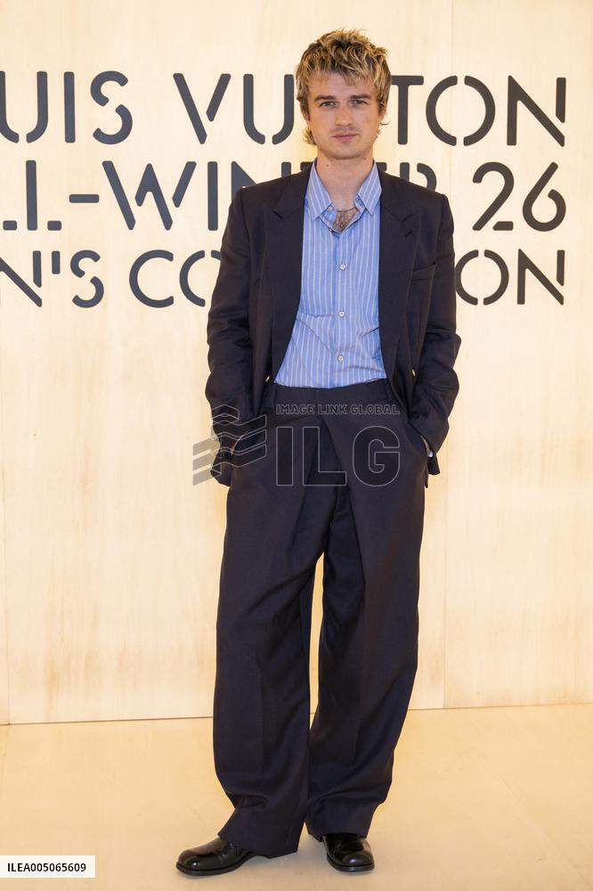 PFW Louis Vuitton Photocall EB