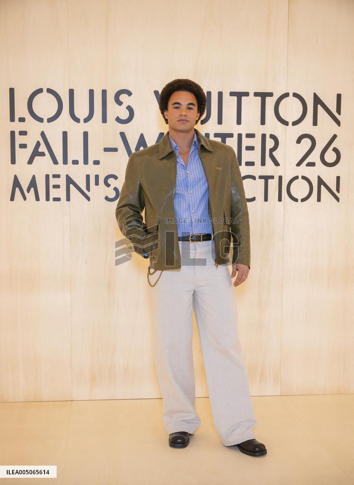 PFW Louis Vuitton Photocall EB