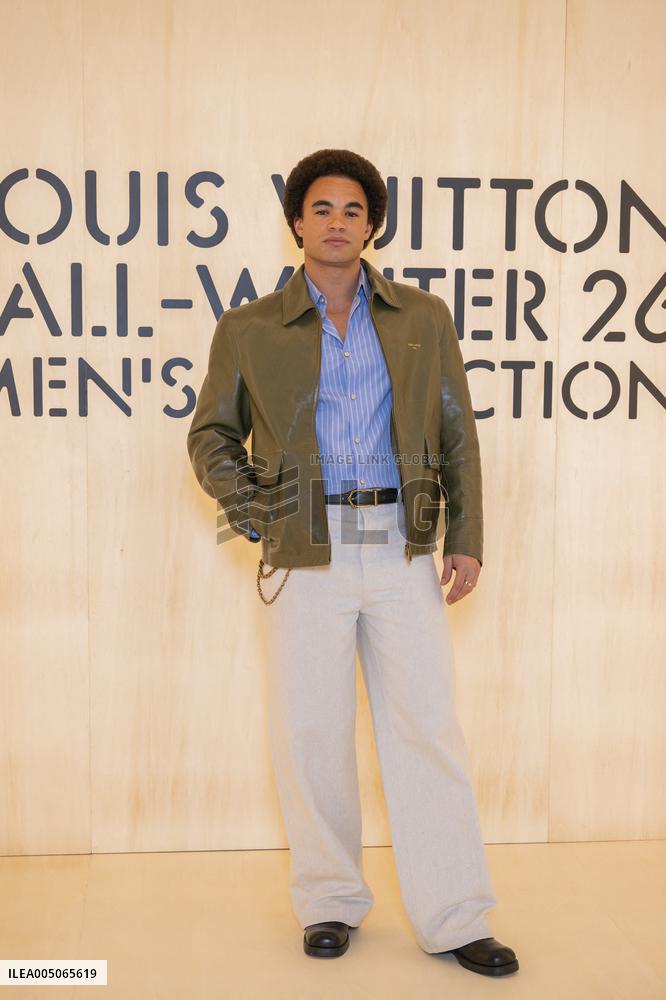 PFW Louis Vuitton Photocall EB