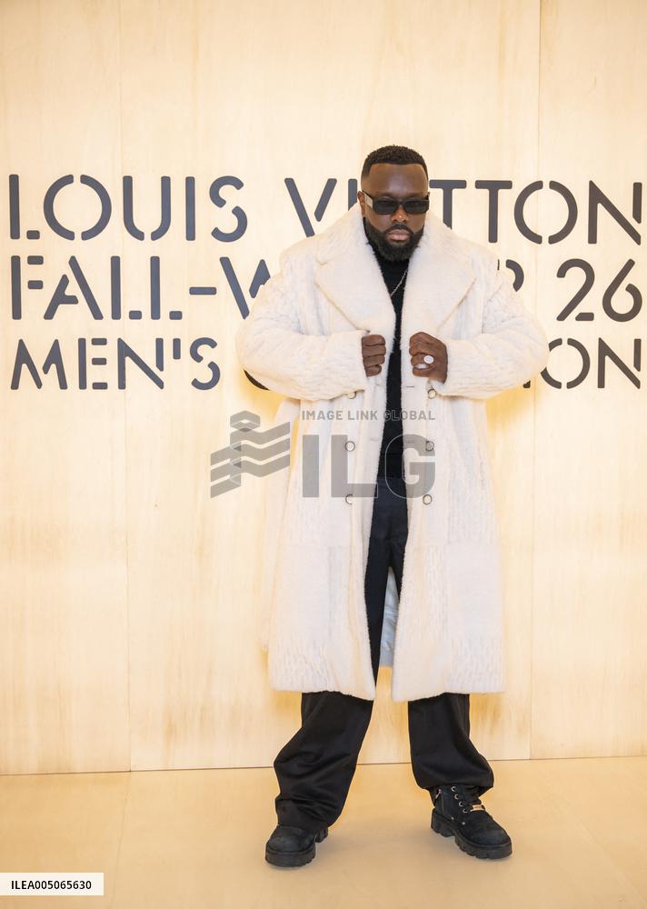 PFW Louis Vuitton Photocall EB