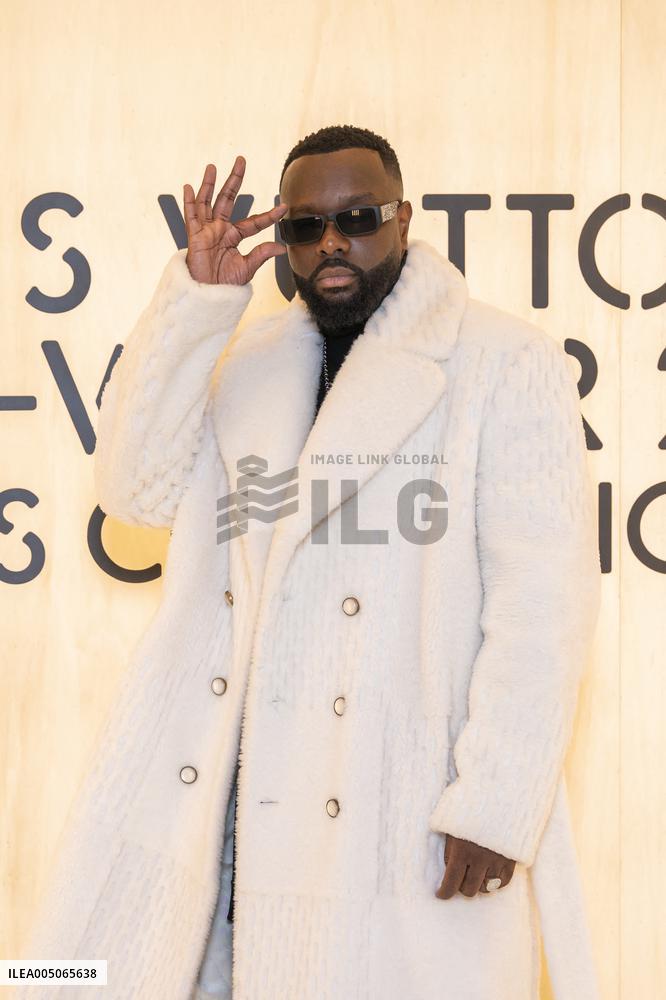 PFW Louis Vuitton Photocall EB