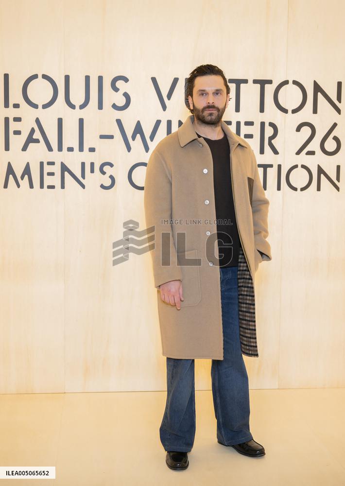 PFW Louis Vuitton Photocall EB