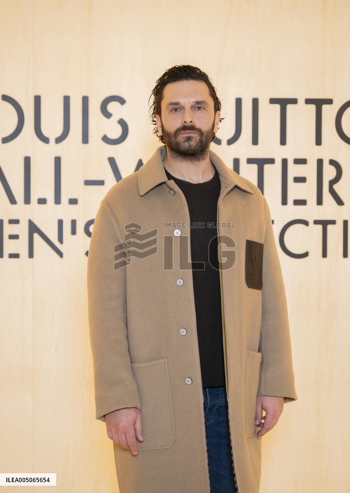 PFW Louis Vuitton Photocall EB