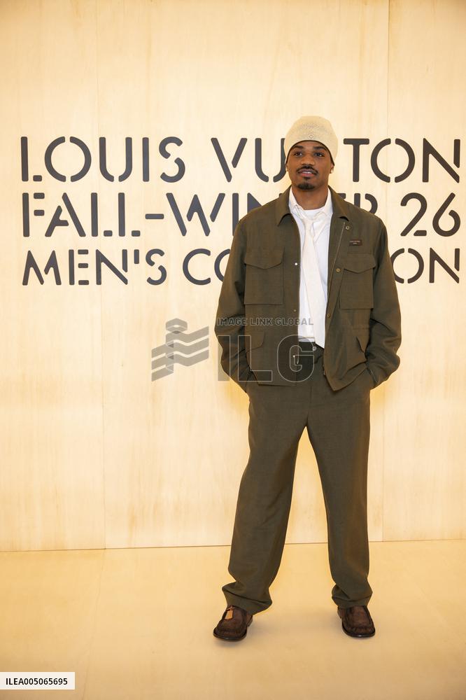 PFW Louis Vuitton Photocall EB