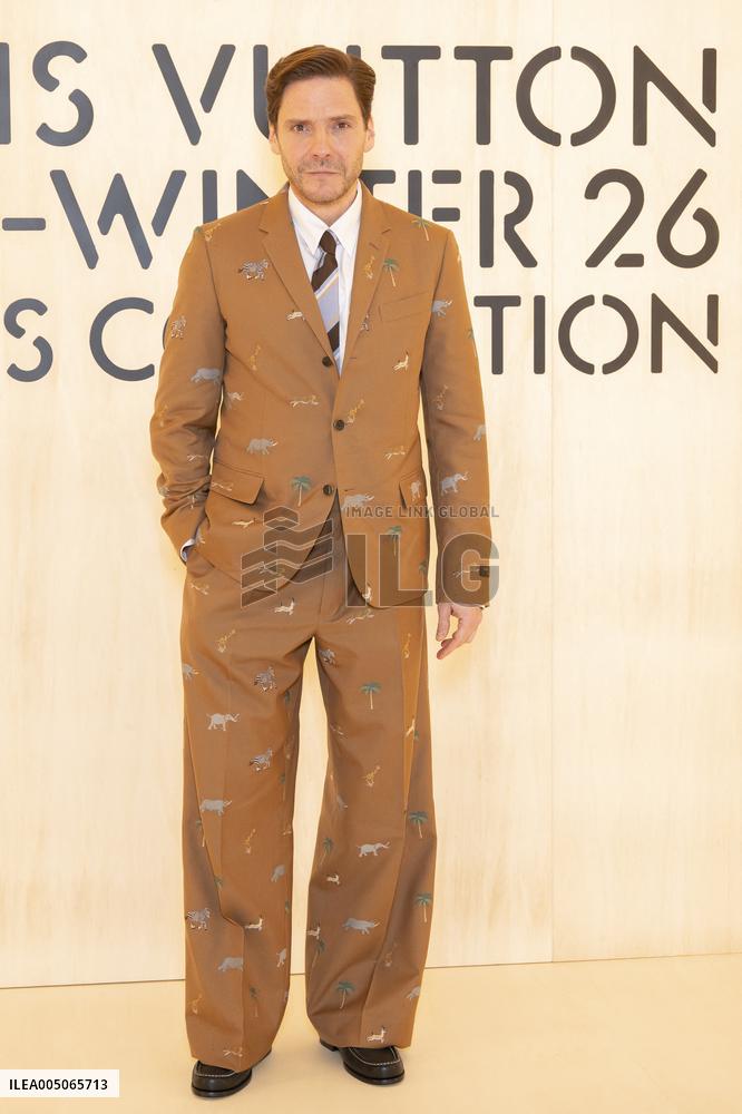 PFW Louis Vuitton Photocall EB