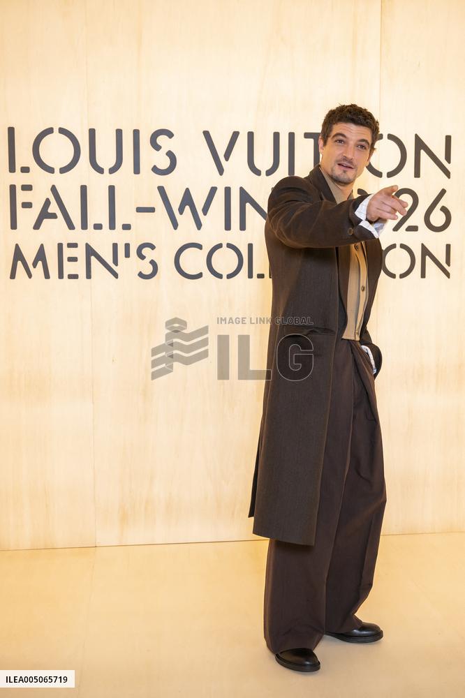 PFW Louis Vuitton Photocall EB