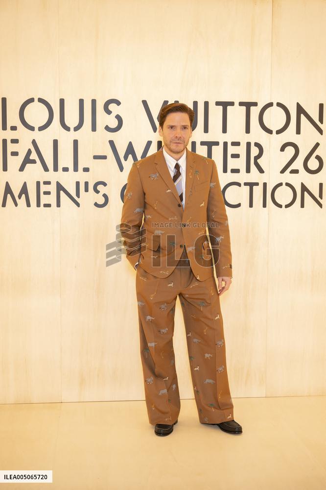 PFW Louis Vuitton Photocall EB