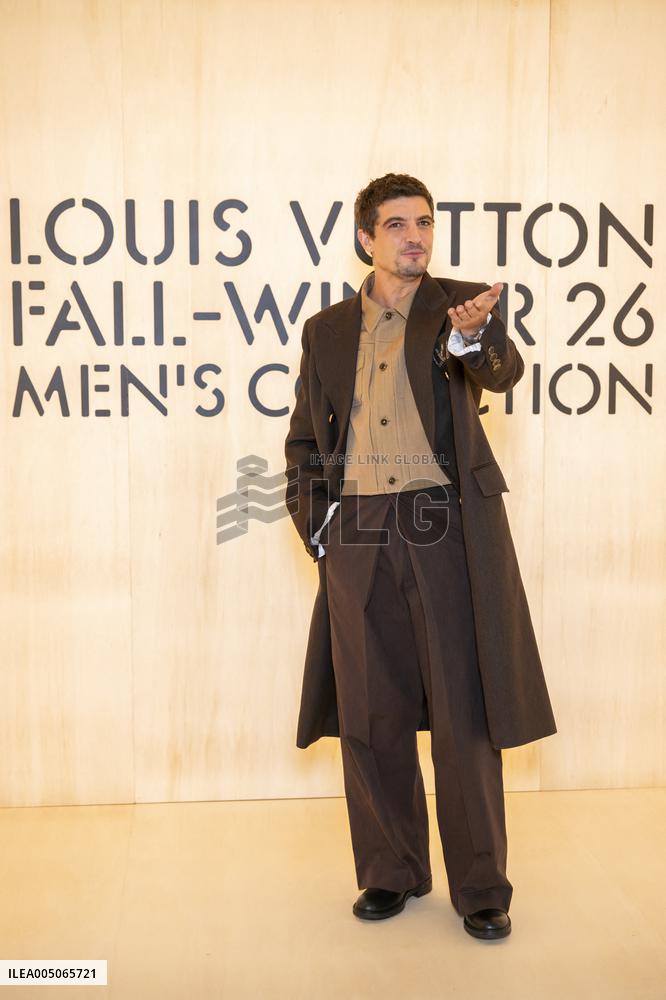 PFW Louis Vuitton Photocall EB