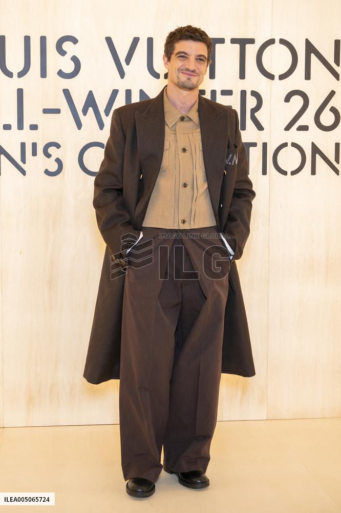 PFW Louis Vuitton Photocall EB
