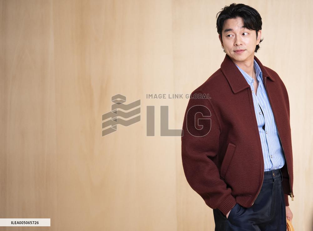 PFW Louis Vuitton Photocall EB