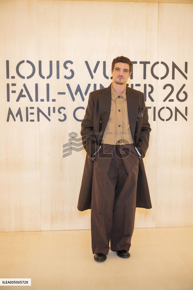 PFW Louis Vuitton Photocall EB