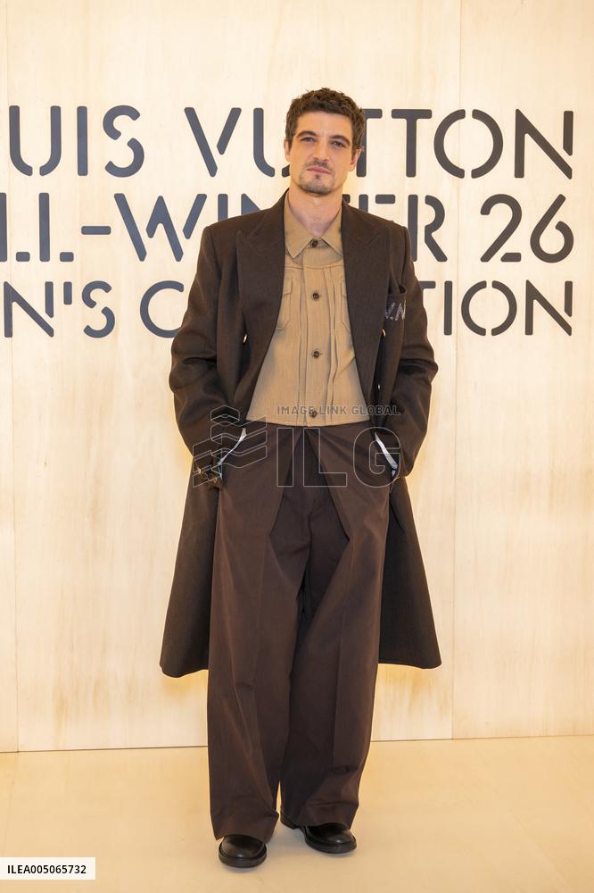 PFW Louis Vuitton Photocall EB