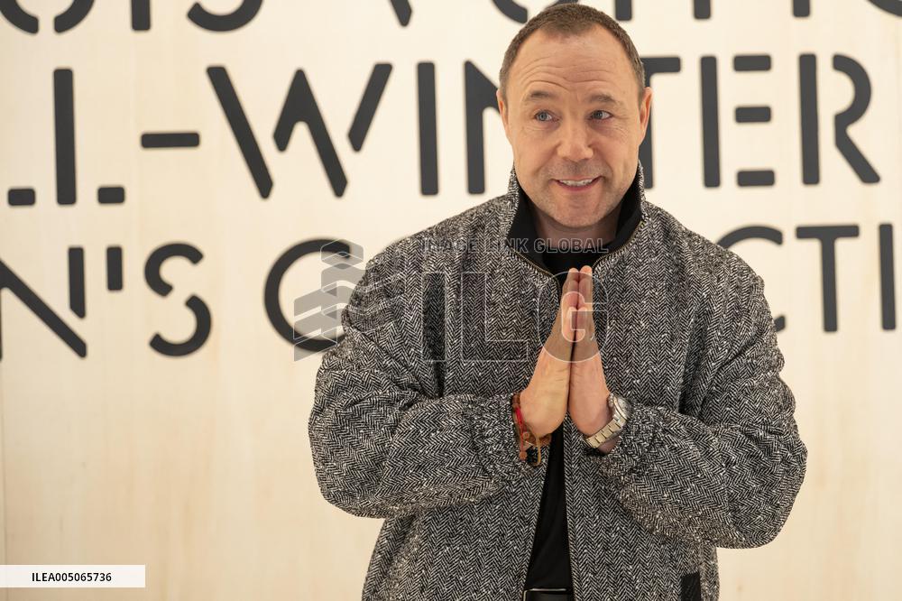 PFW Louis Vuitton Photocall EB