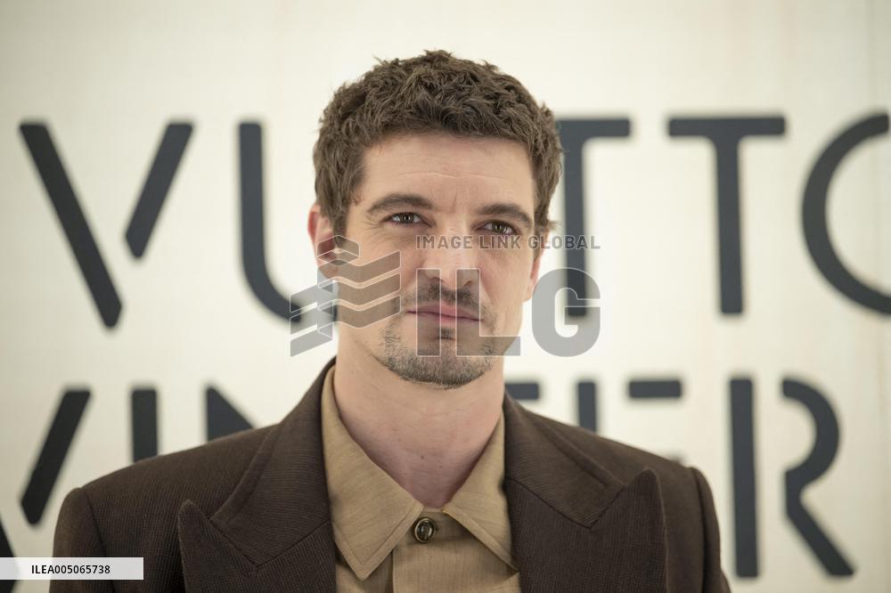 PFW Louis Vuitton Photocall EB