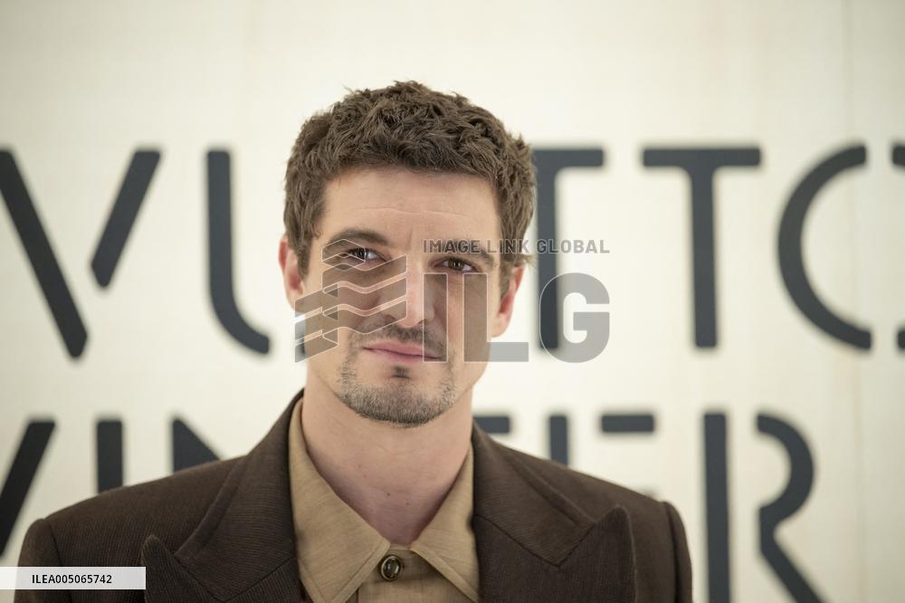 PFW Louis Vuitton Photocall EB