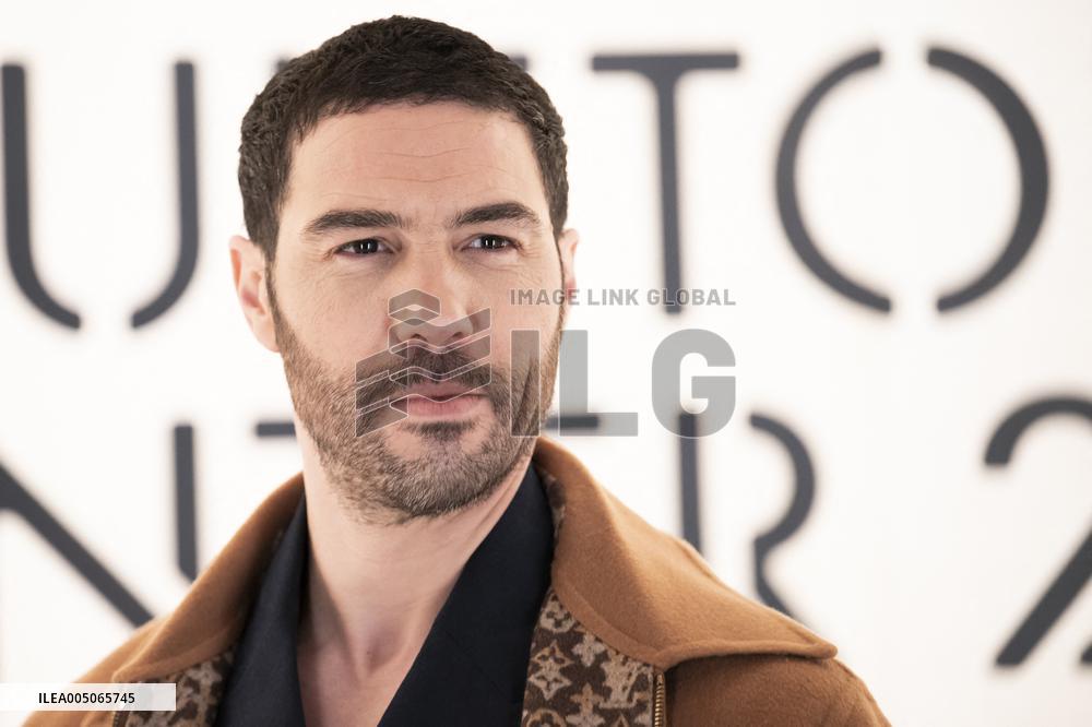 PFW Louis Vuitton Photocall EB