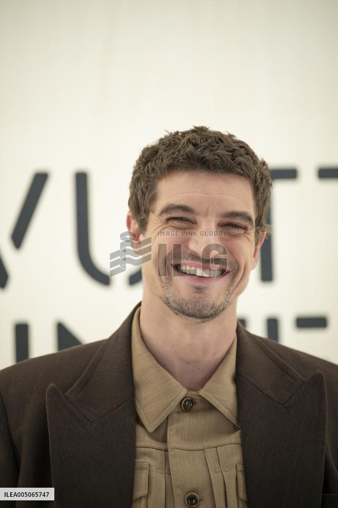 PFW Louis Vuitton Photocall EB