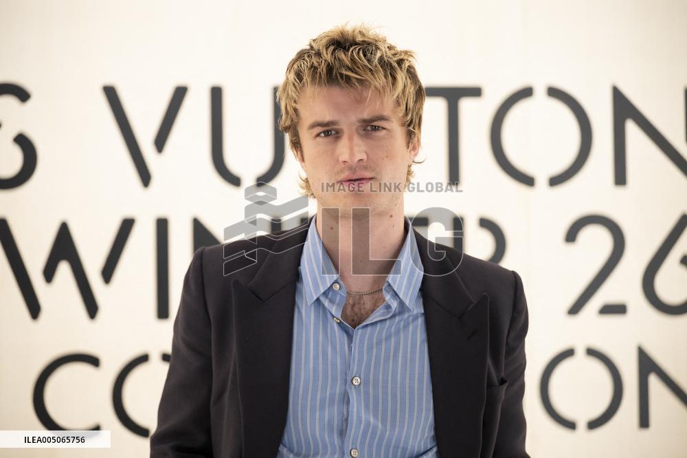 PFW Louis Vuitton Photocall EB