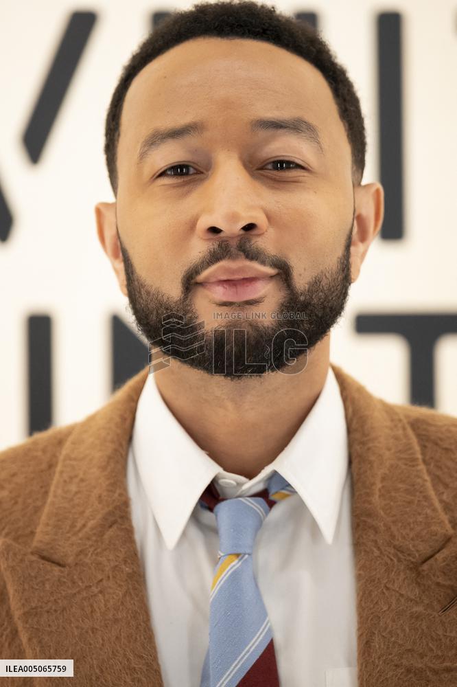 PFW Louis Vuitton Photocall EB