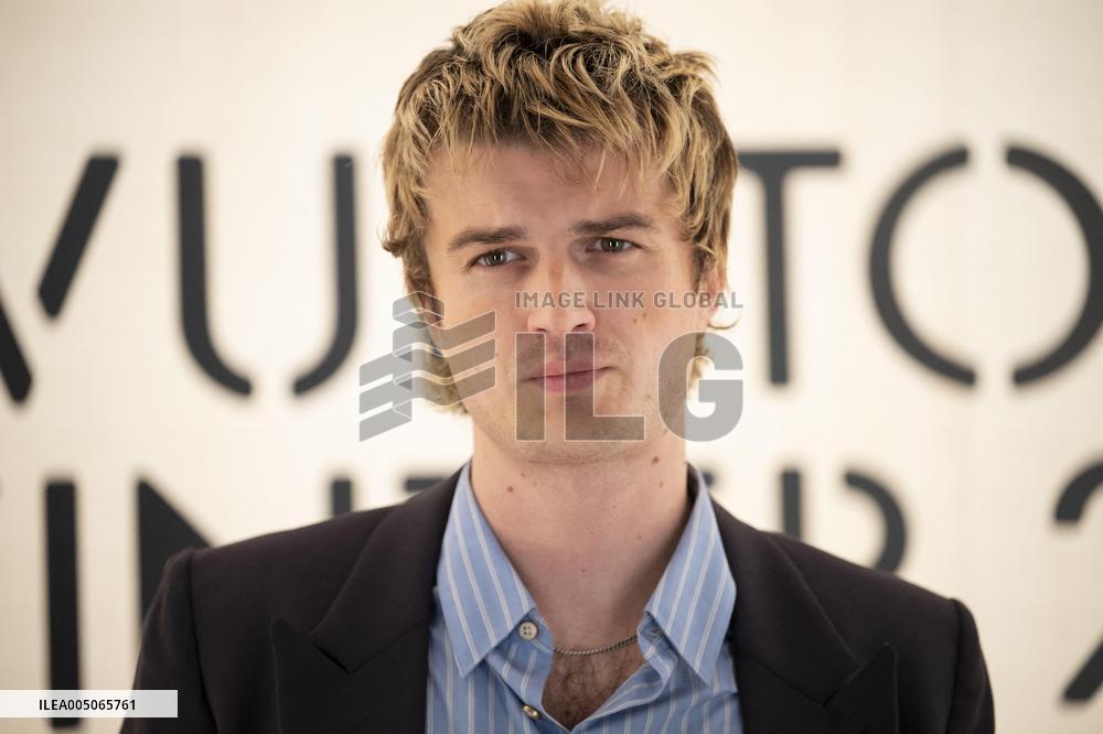 PFW Louis Vuitton Photocall EB