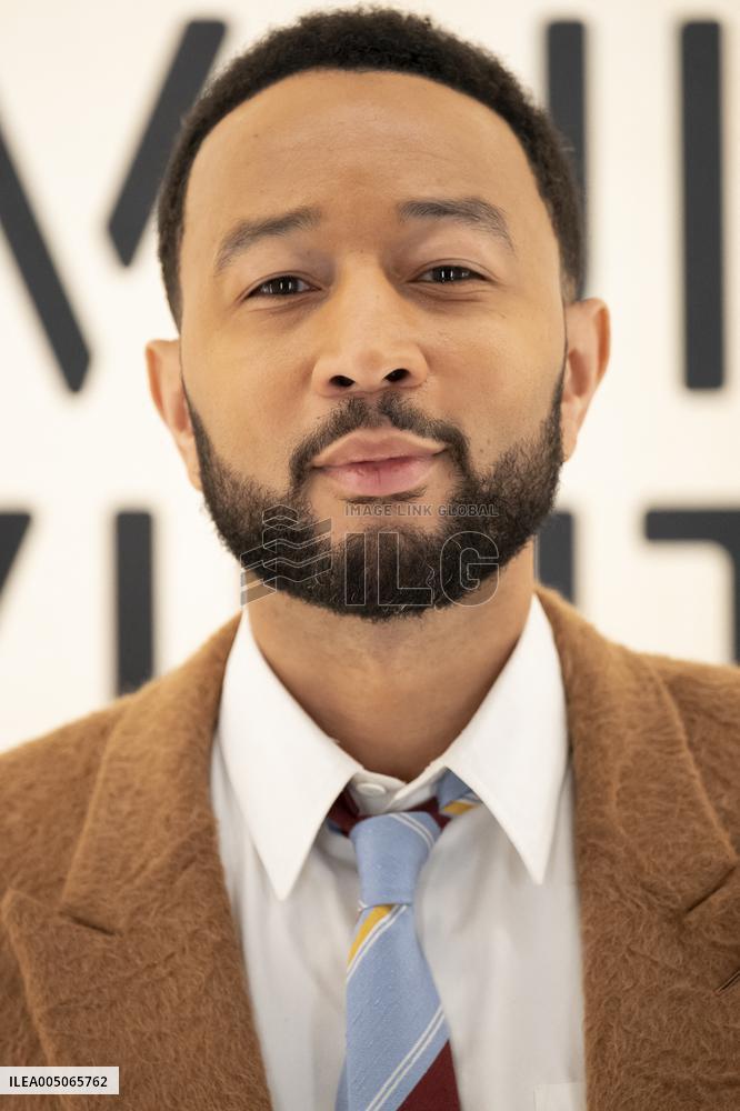 PFW Louis Vuitton Photocall EB