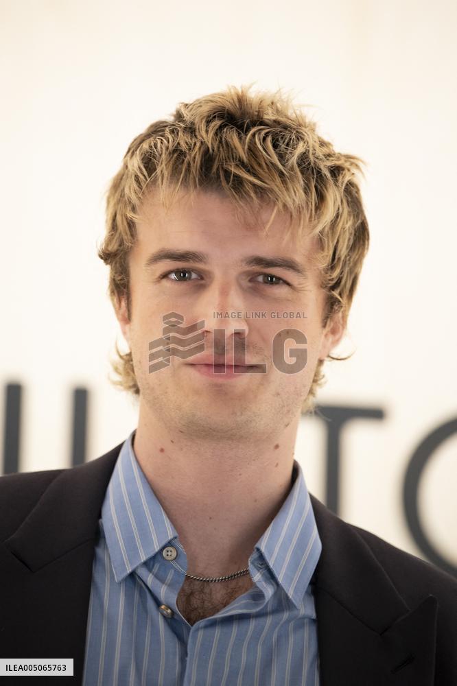 PFW Louis Vuitton Photocall EB