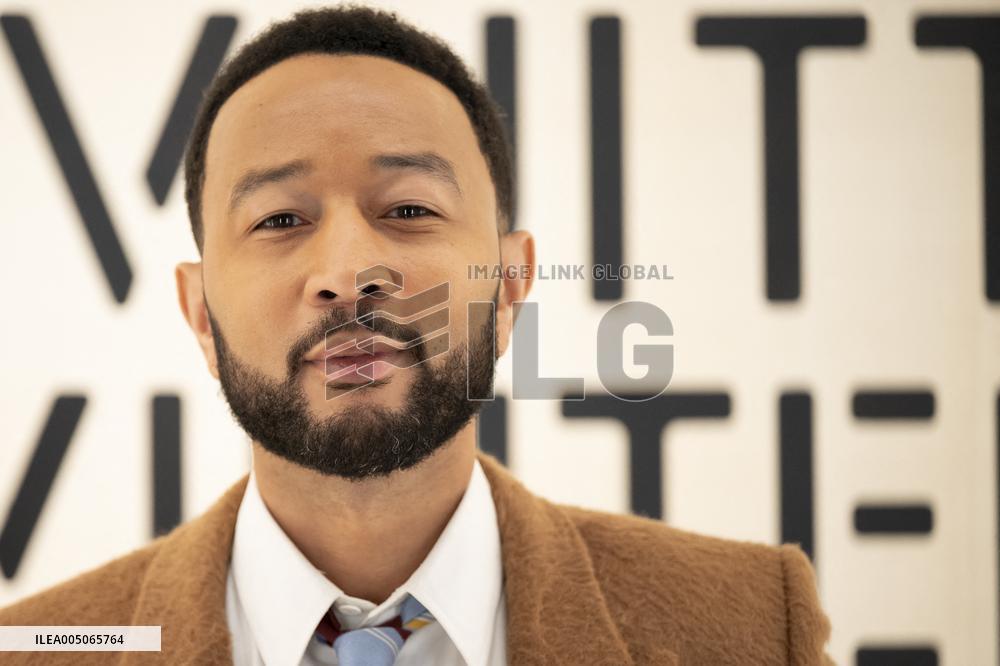 PFW Louis Vuitton Photocall EB