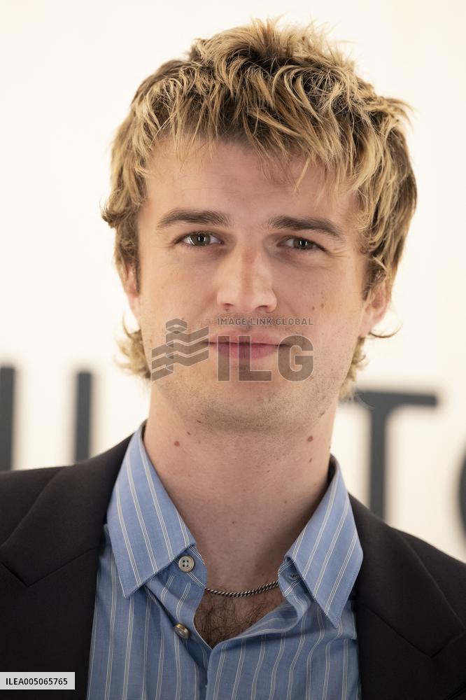 PFW Louis Vuitton Photocall EB