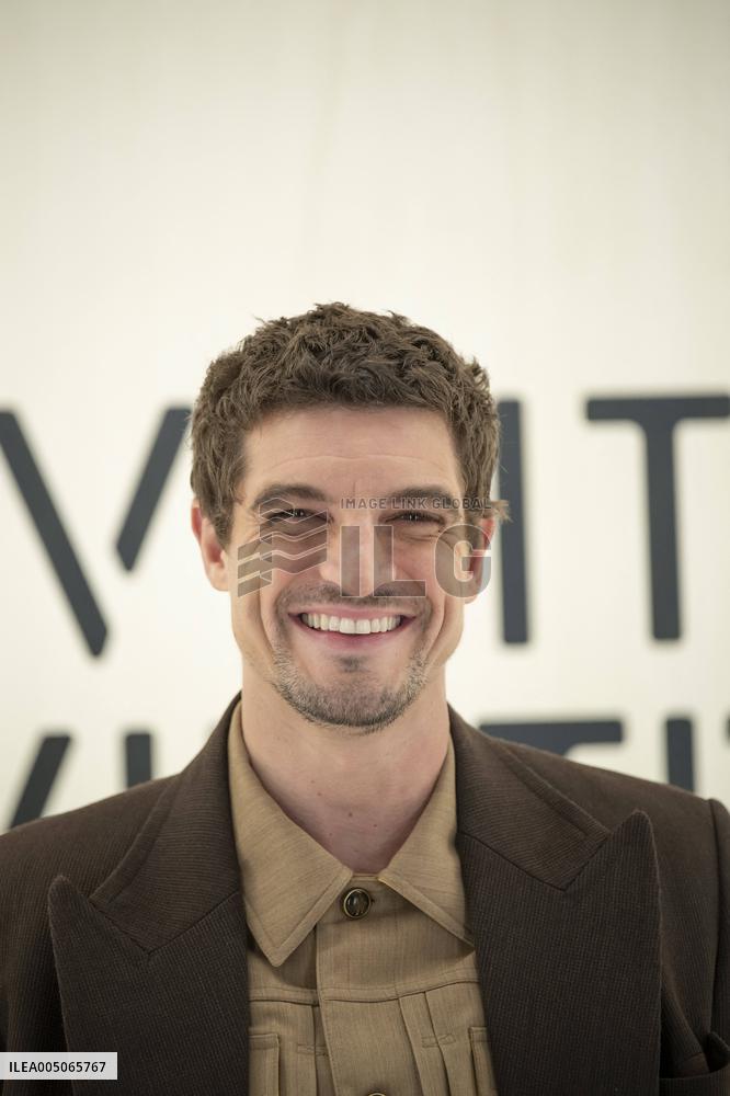 PFW Louis Vuitton Photocall EB