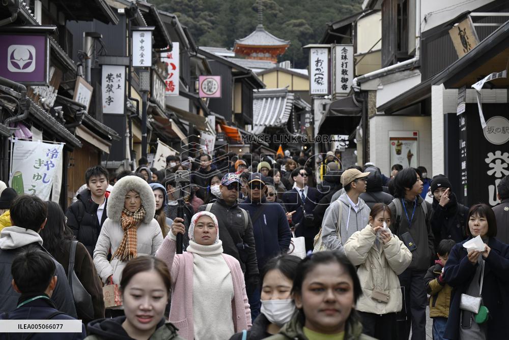 No. of foreign visitors to Japan tops 40 mil.
