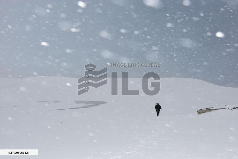 Heavy snowfall in Japan